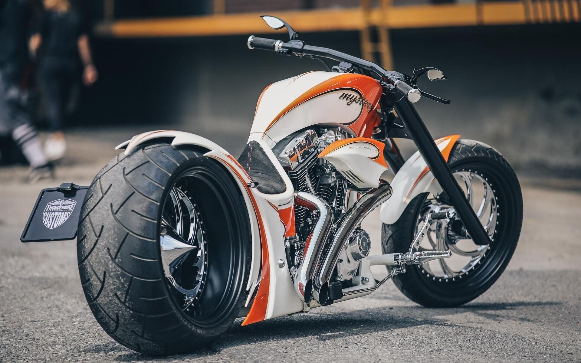 球迷创作主题画展登陆城市地标传播体育文化魅力与情怀，球迷简笔画