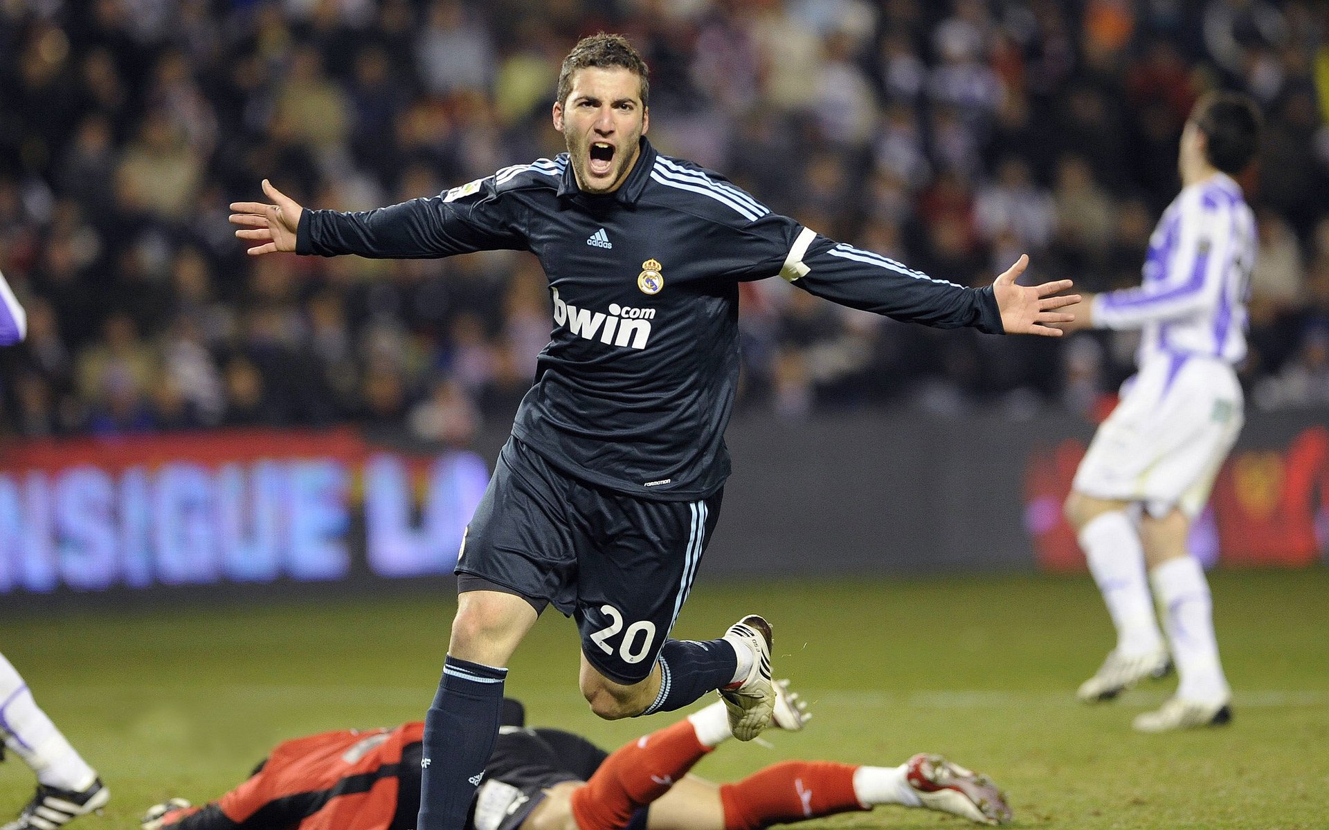 _城市夜市赛：独特夜间体验带来无限惊喜_，城市夜市街景图片